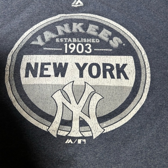 Majestic Gray New York Yankees Men's Tee Shirt - Picture 4 of 7